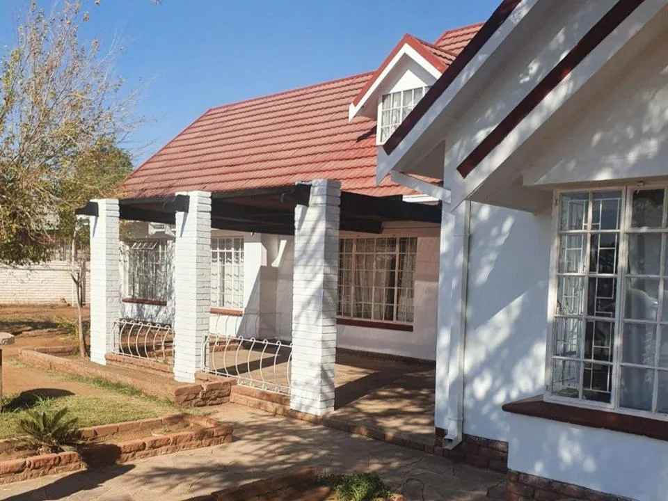 4 Bedroom House for sale in Postmasburg