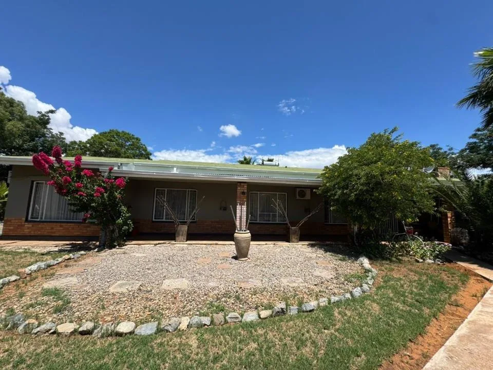5 Bedroom House for sale in Hartswater
