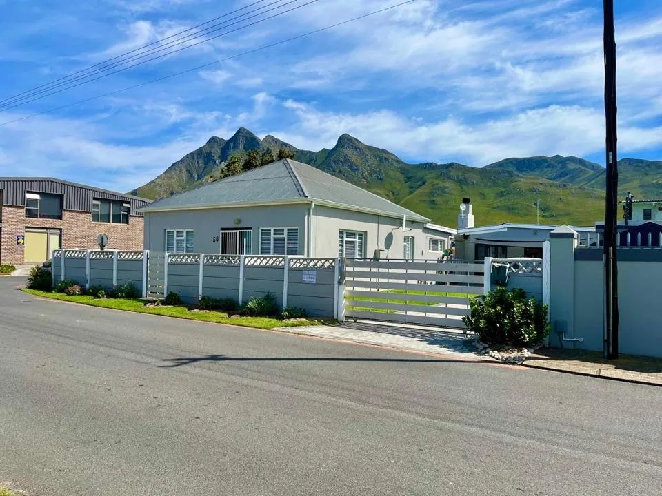 2 Bedroom House to rent in Kleinmond Central