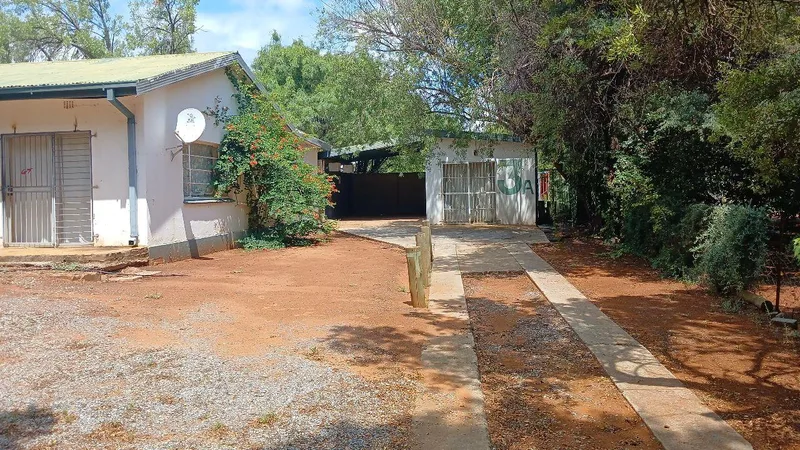 4 Bedroom House for sale in Kuruman