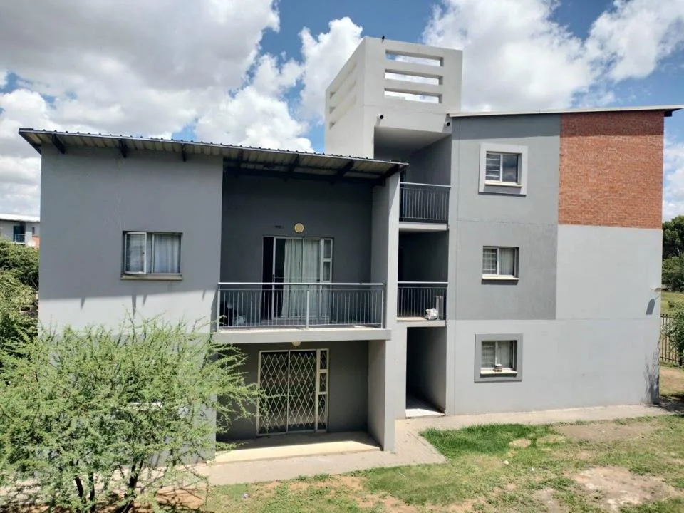 2 Bedroom Apartment / flat for sale in Raceway