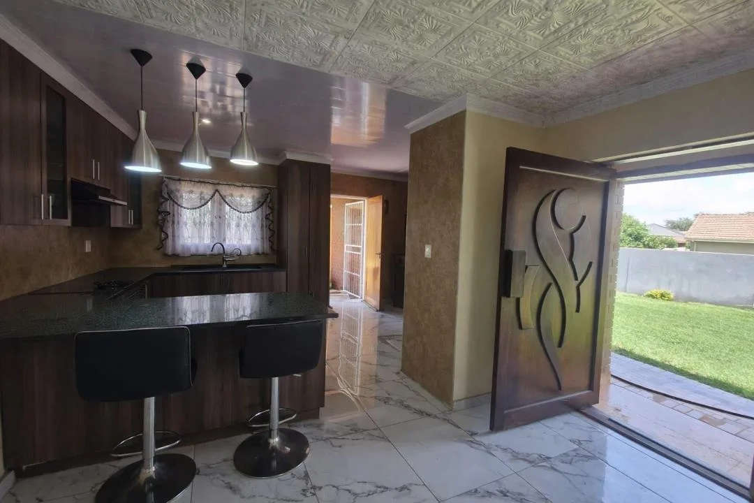 4 Bedroom House for sale in Kathu
