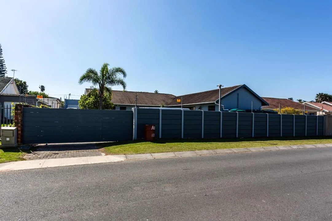 4 Bedroom House for sale in Gonubie