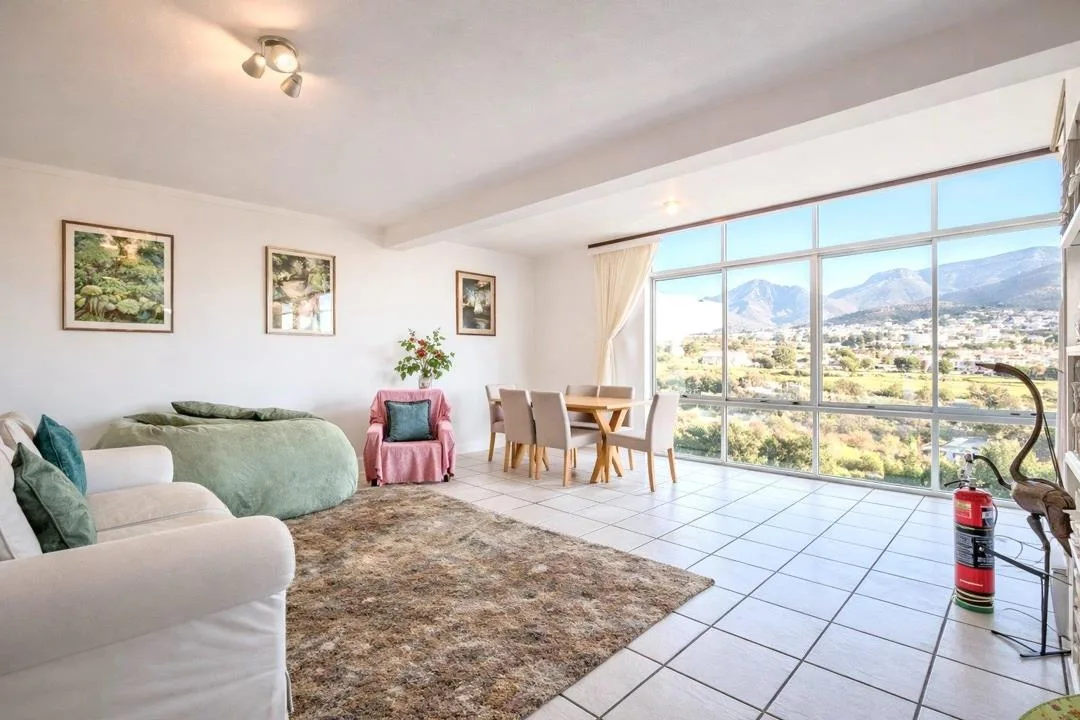 2 Bedroom Apartment / flat to rent in Mouille Point