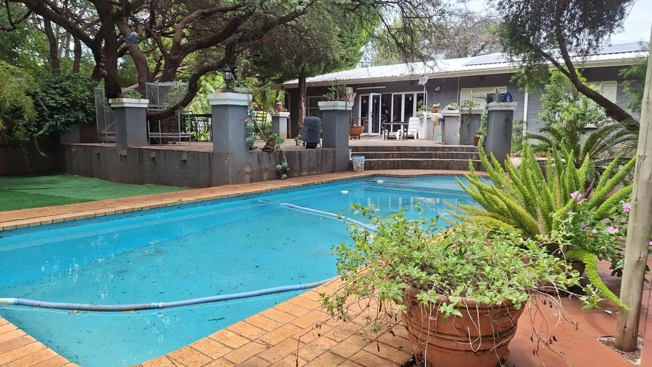 4 Bedroom House for sale in Kuruman