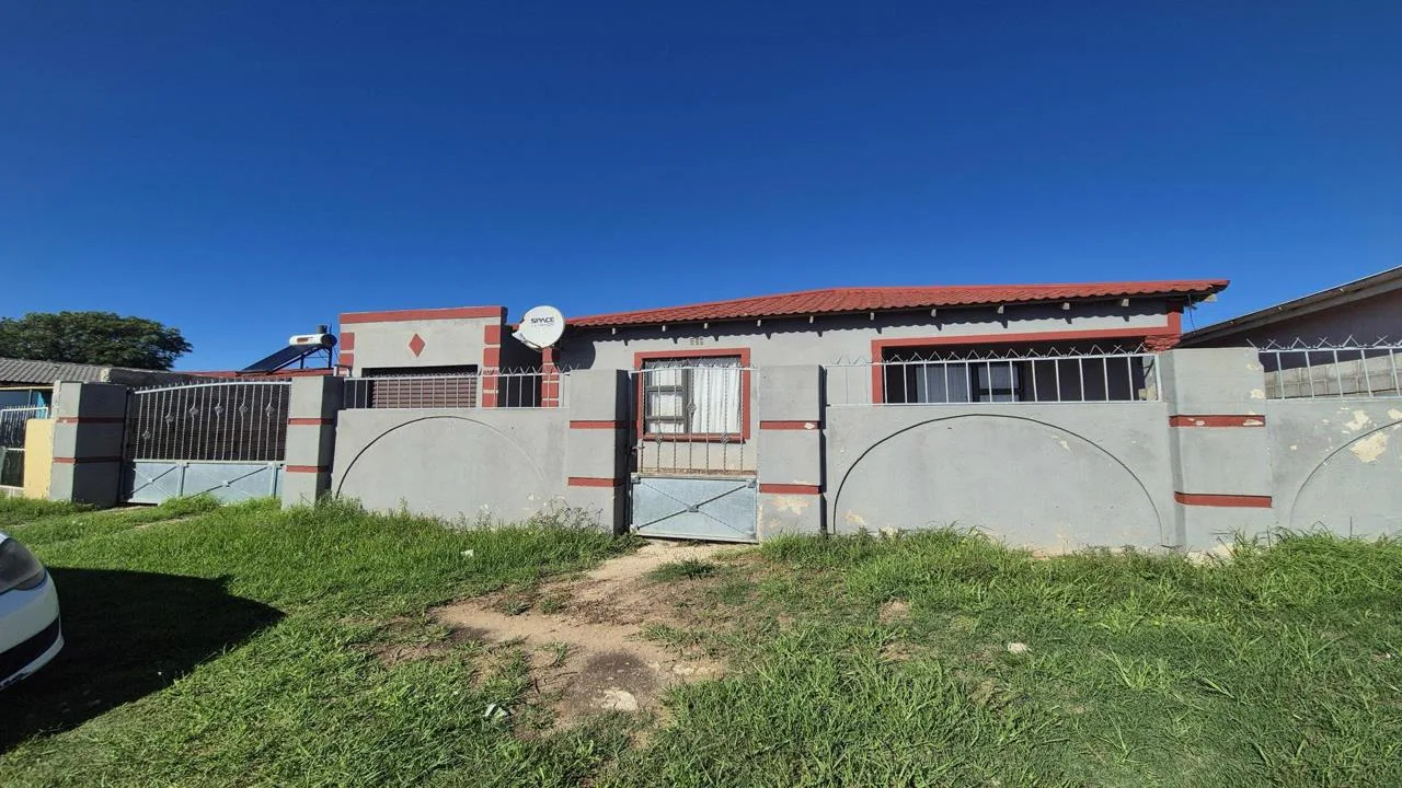 3 Bedroom House for sale in Zwide