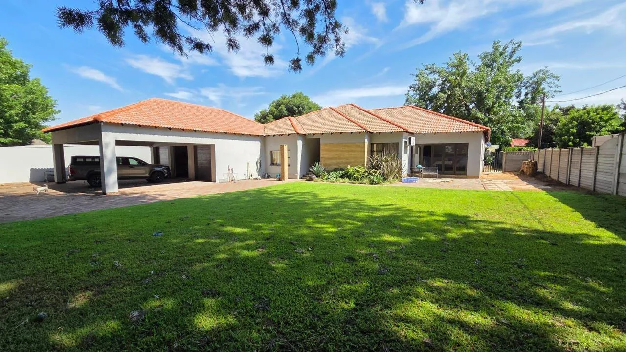 6 Bedroom House for sale in Sasolburg Ext 23