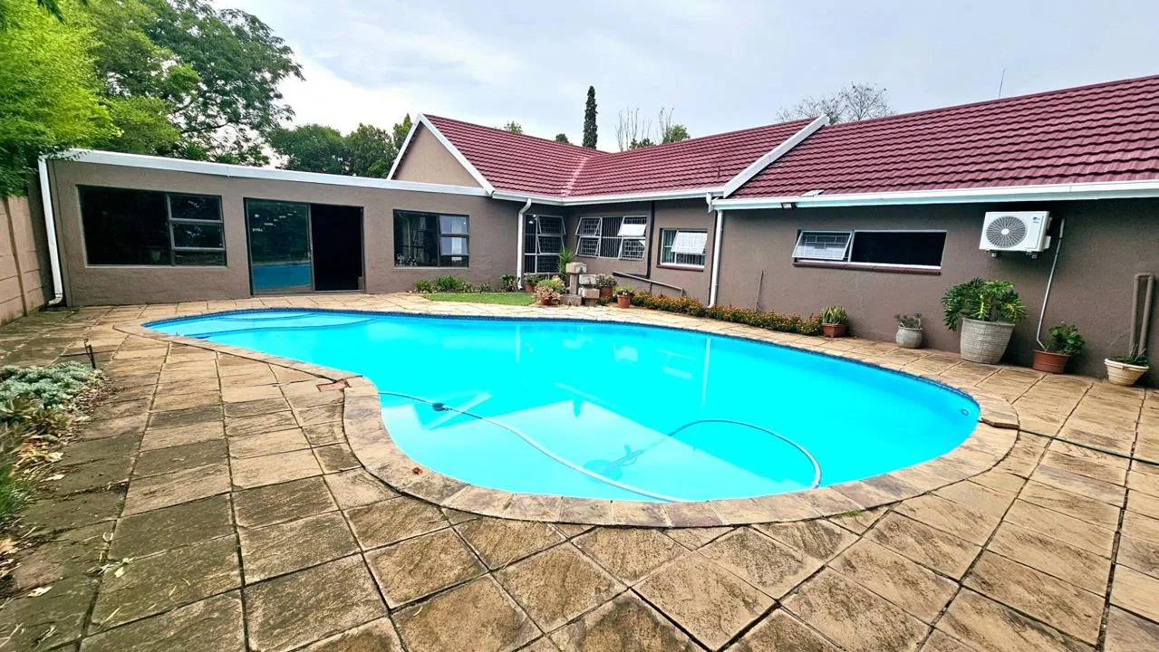 4 Bedroom House for sale in Vaalpark