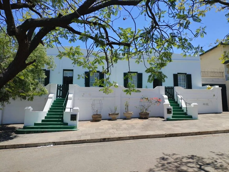 4 Bedroom House for sale in Graaff-Reinet