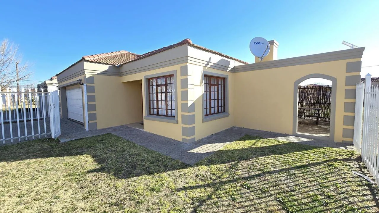4 Bedroom House for sale in Mandela View