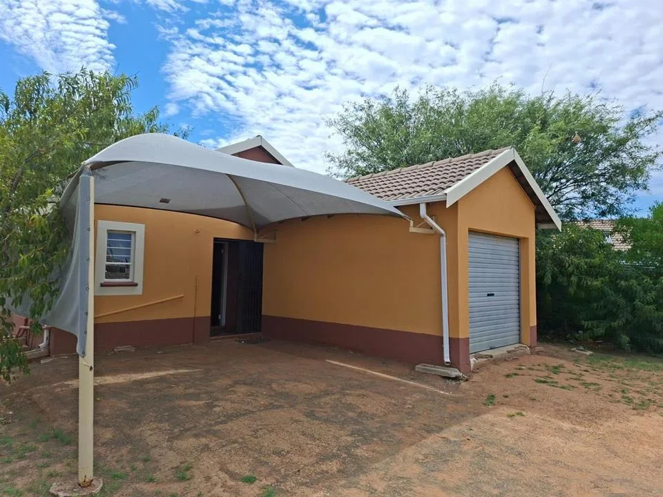 3 Bedroom House for sale in Roodepan