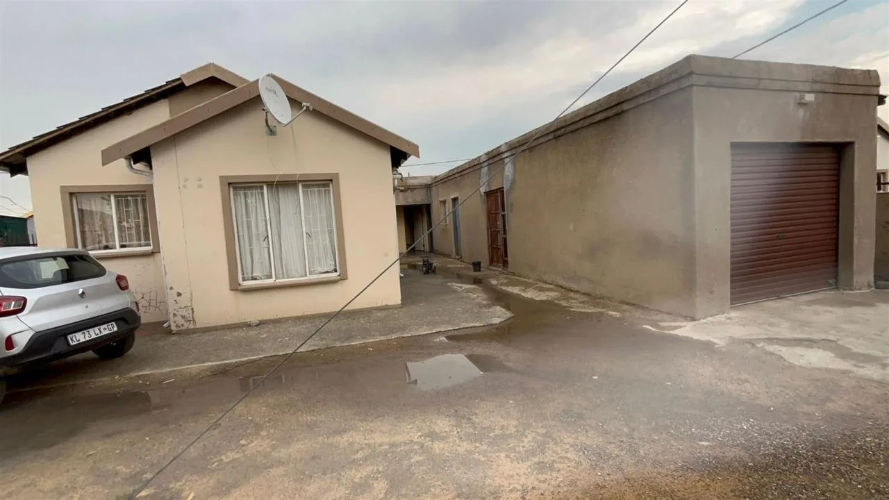 2 Bedroom House for sale in Zamdela