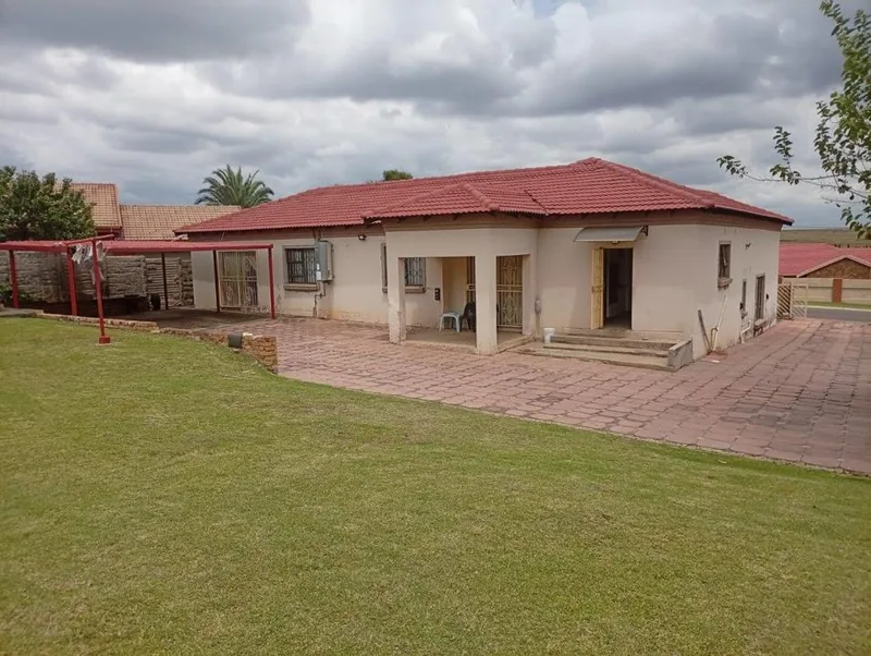 3 Bedroom House for sale in Tasbet Park