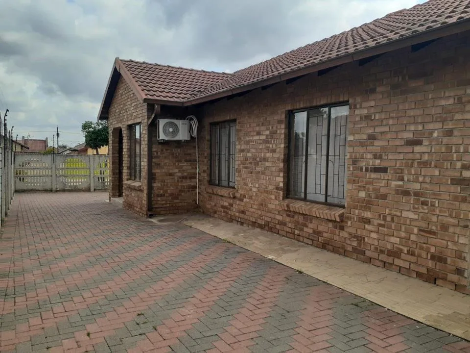 3 Bedroom House for sale in Ivy Park