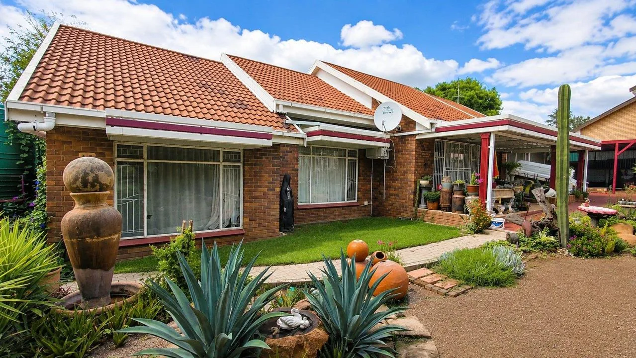 4 Bedroom House for sale in Pellissier