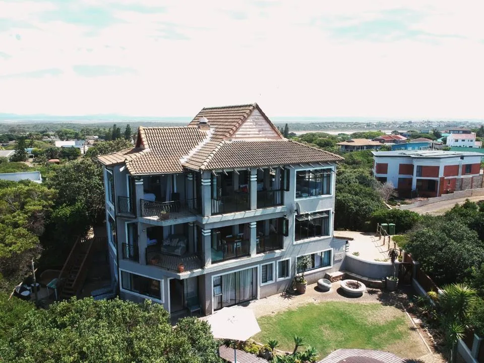 8 Bedroom House for sale in Paradise Beach
