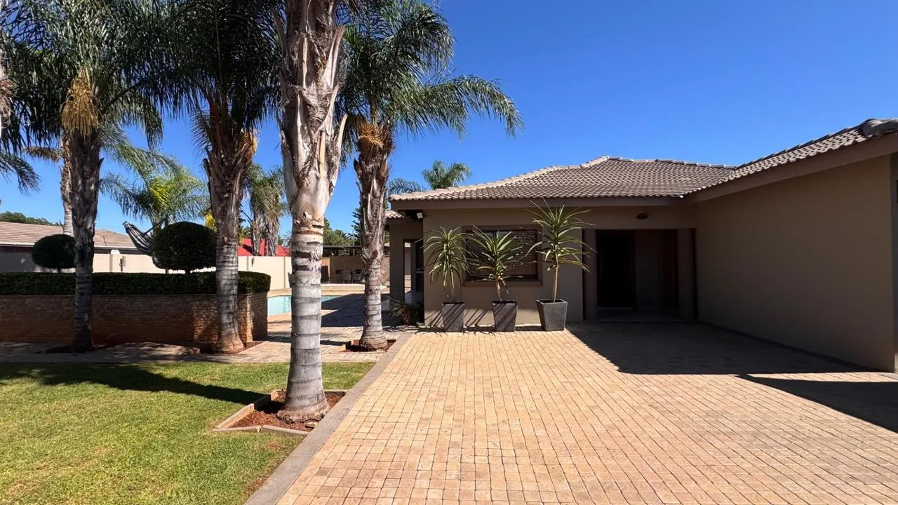 4 Bedroom House for sale in Hillcrest
