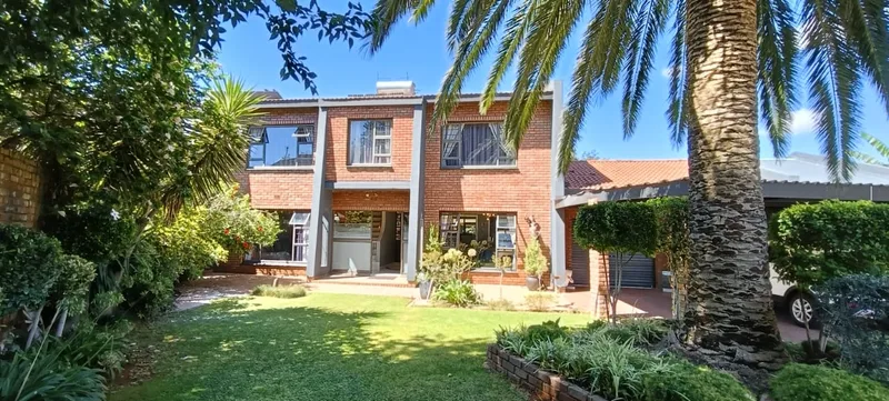 4 Bedroom House for sale in Hillcrest