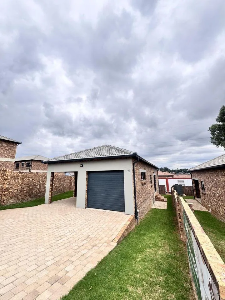 3 Bedroom House for sale in Die Heuwel