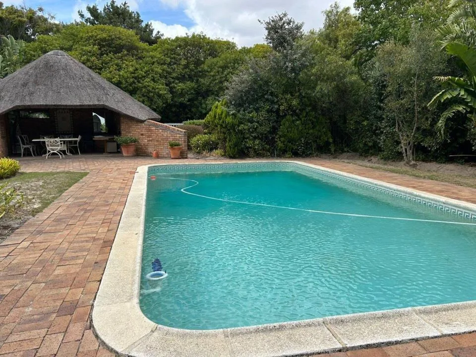 5 Bedroom House to rent in Constantia