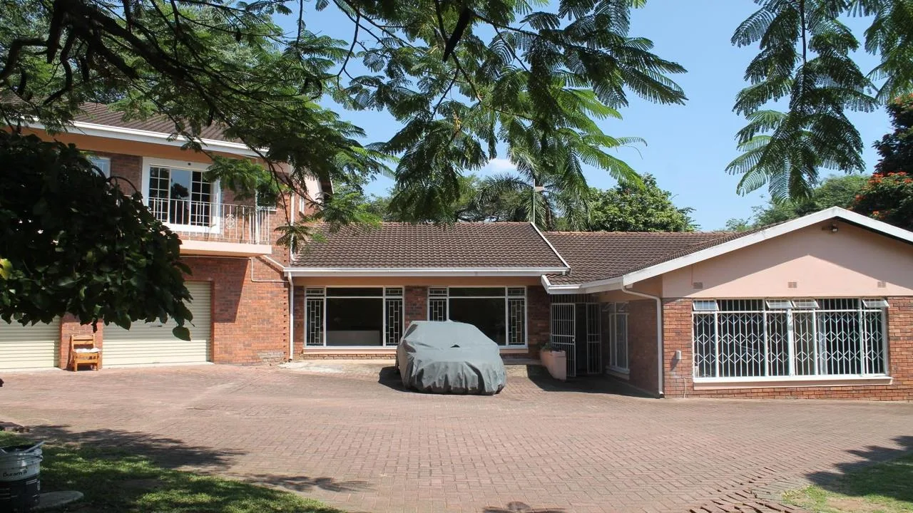 7 Bedroom House for sale in Steiltes