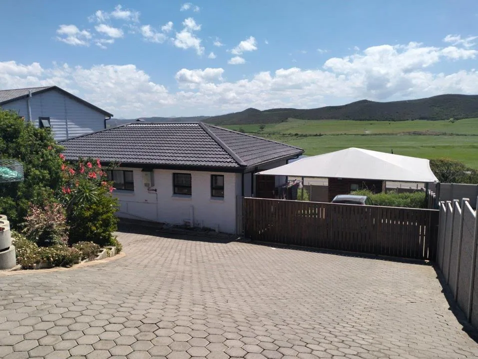 2 Bedroom House to rent in Reebok