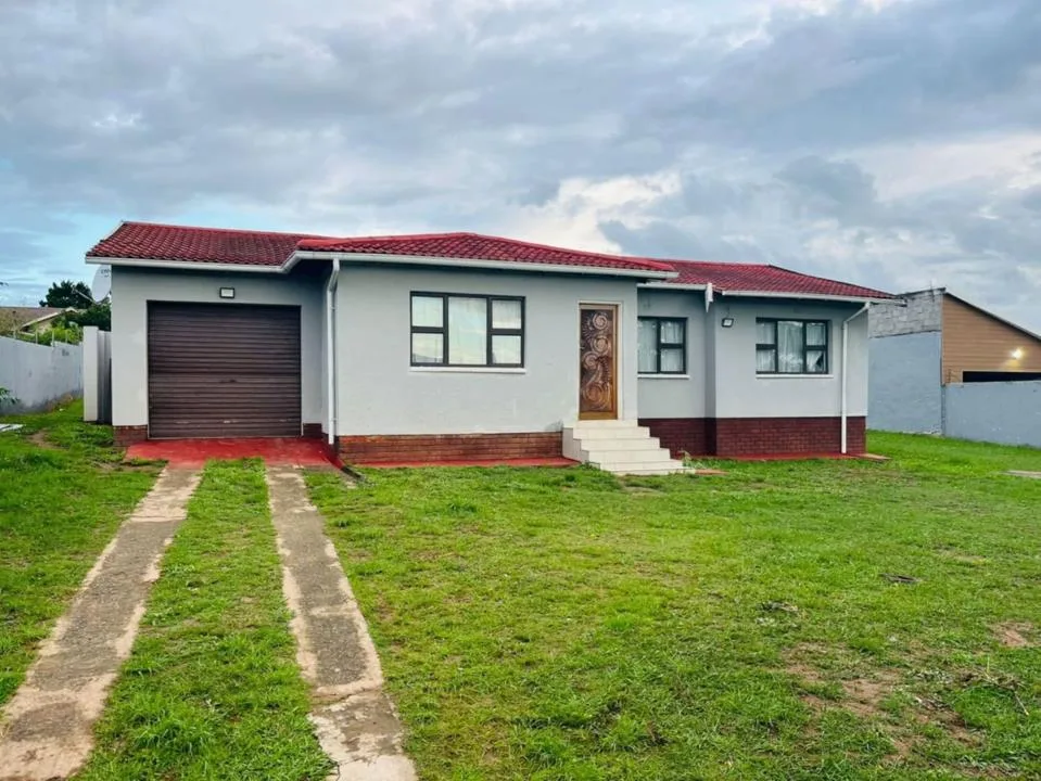 4 Bedroom House for sale in Southernwood