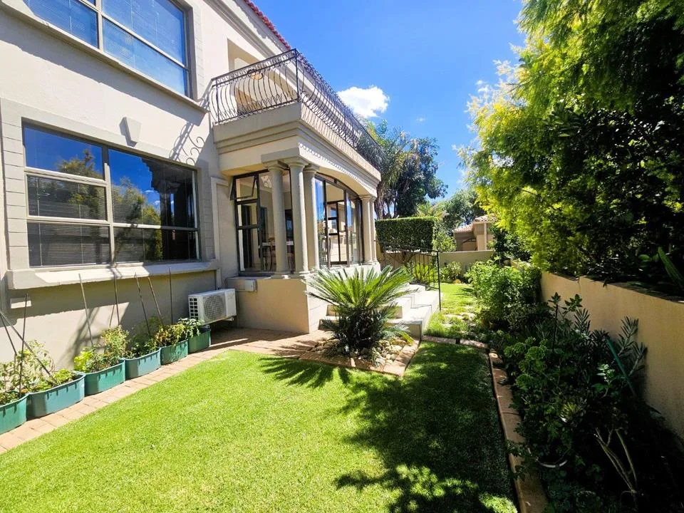 3 Bedroom Townhouse for sale in Dan Pienaar