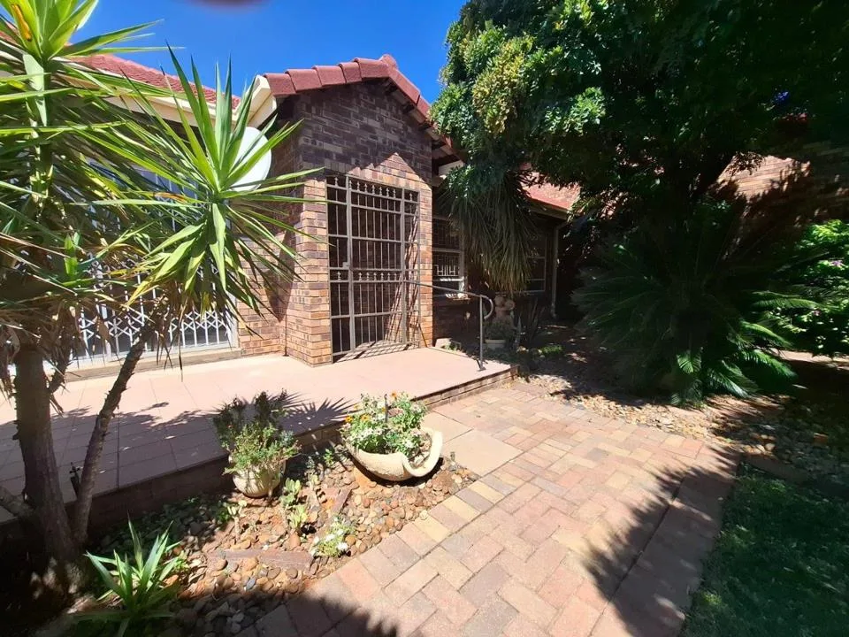 3 Bedroom Townhouse to rent in Royldene