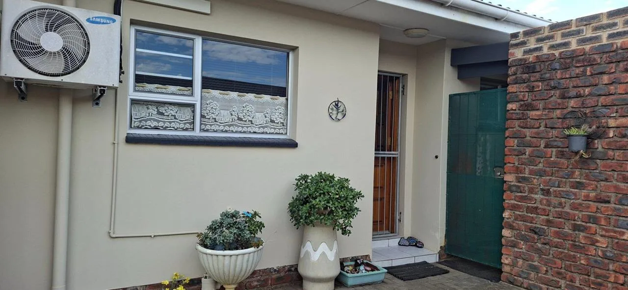 2 Bedroom Townhouse for sale in Gonubie