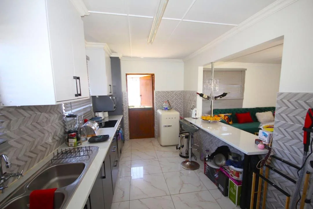 4 Bedroom House for sale in Sunnyridge