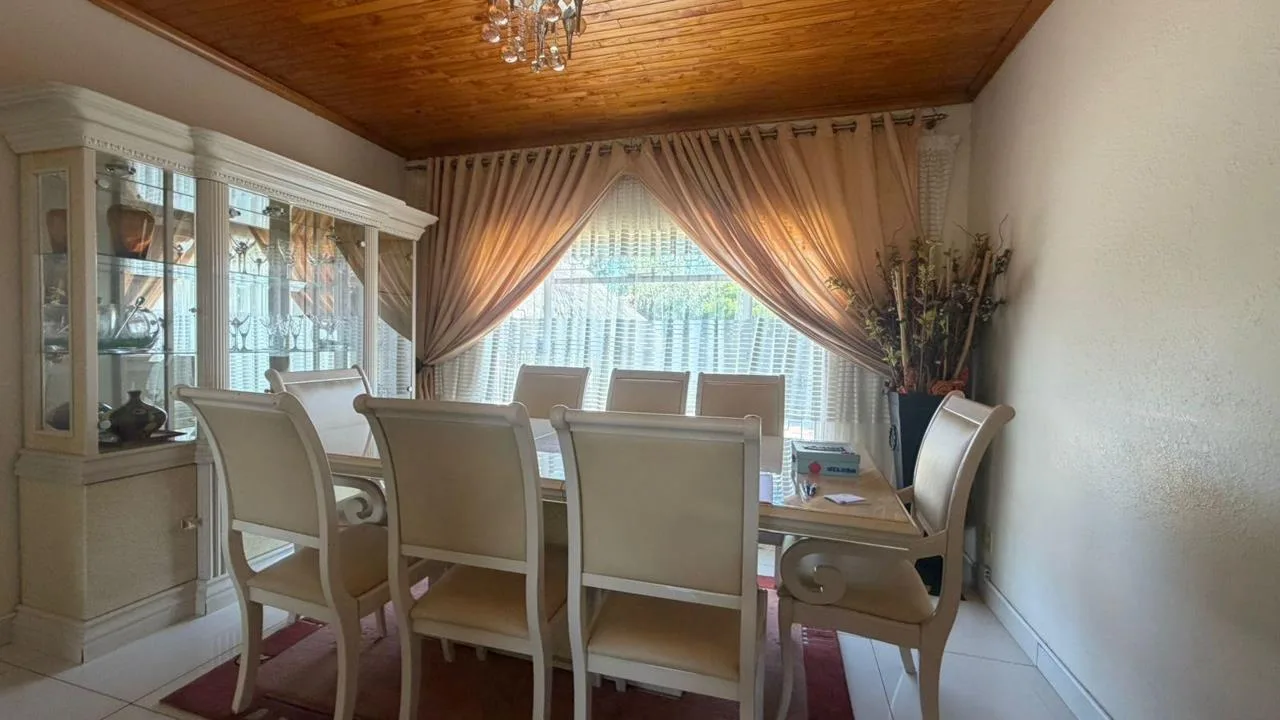 4 Bedroom House for sale in Riviera