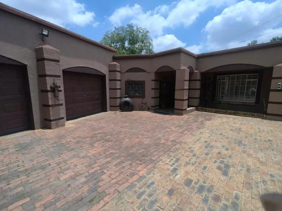 3 Bedroom House for sale in Sasolburg Ext 4