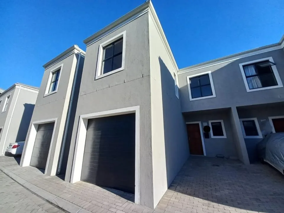 3 Bedroom Townhouse to rent in Parklands