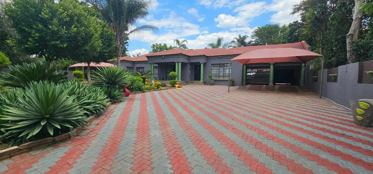 4 Bedroom House for sale in Eduan Park