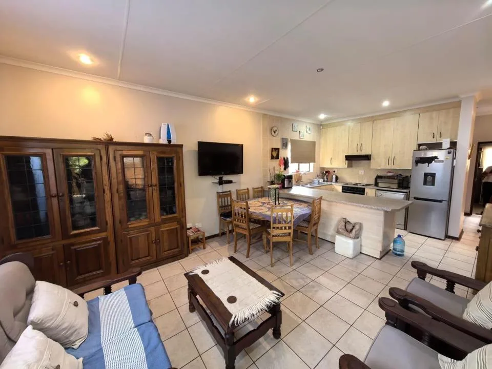 2 Bedroom Townhouse for sale in Rhodesdene