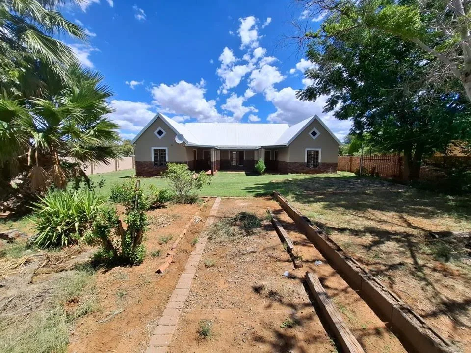 4 Bedroom House for sale in Hartswater