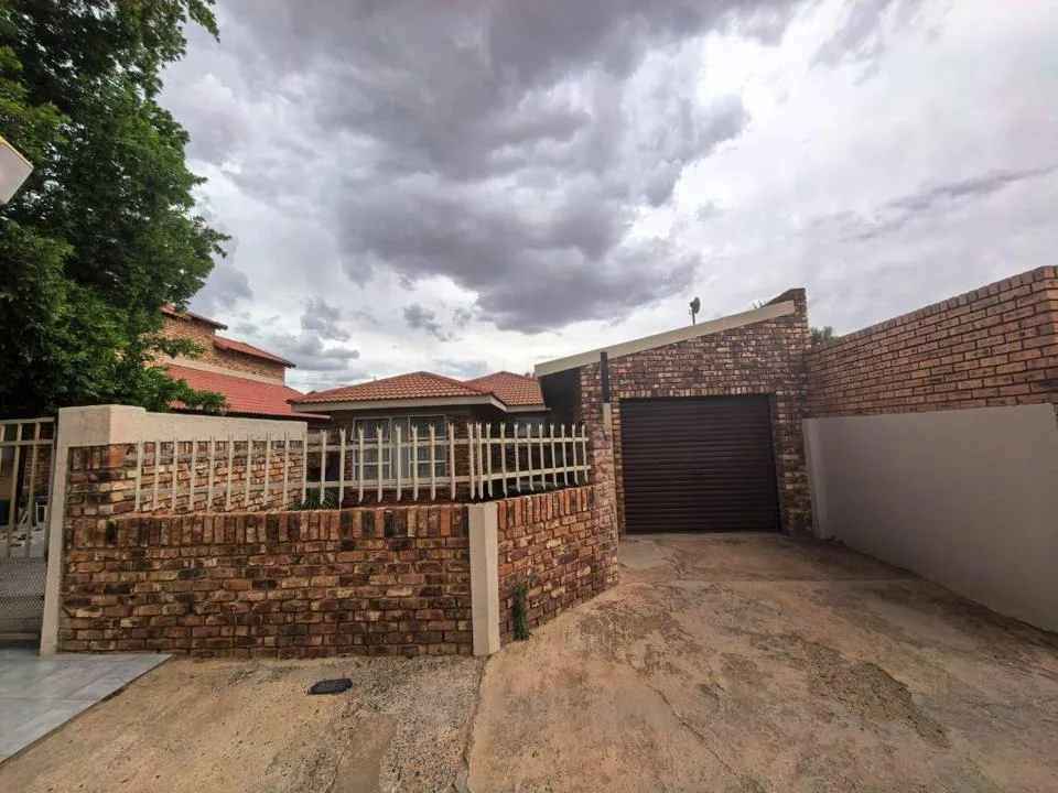 3 Bedroom House for sale in Camelot