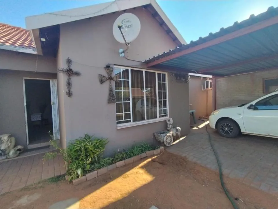 3 Bedroom House for sale in Kathu