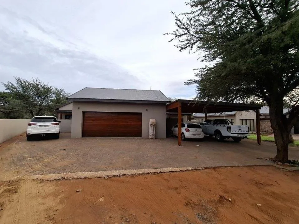 5 Bedroom House for sale in Kathu