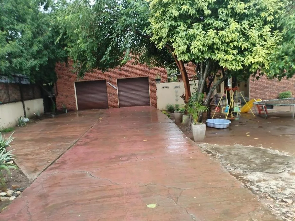 3 Bedroom House for sale in Ivy Park