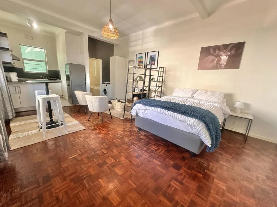 0.5 Bedroom Apartment / flat to rent in Sea Point