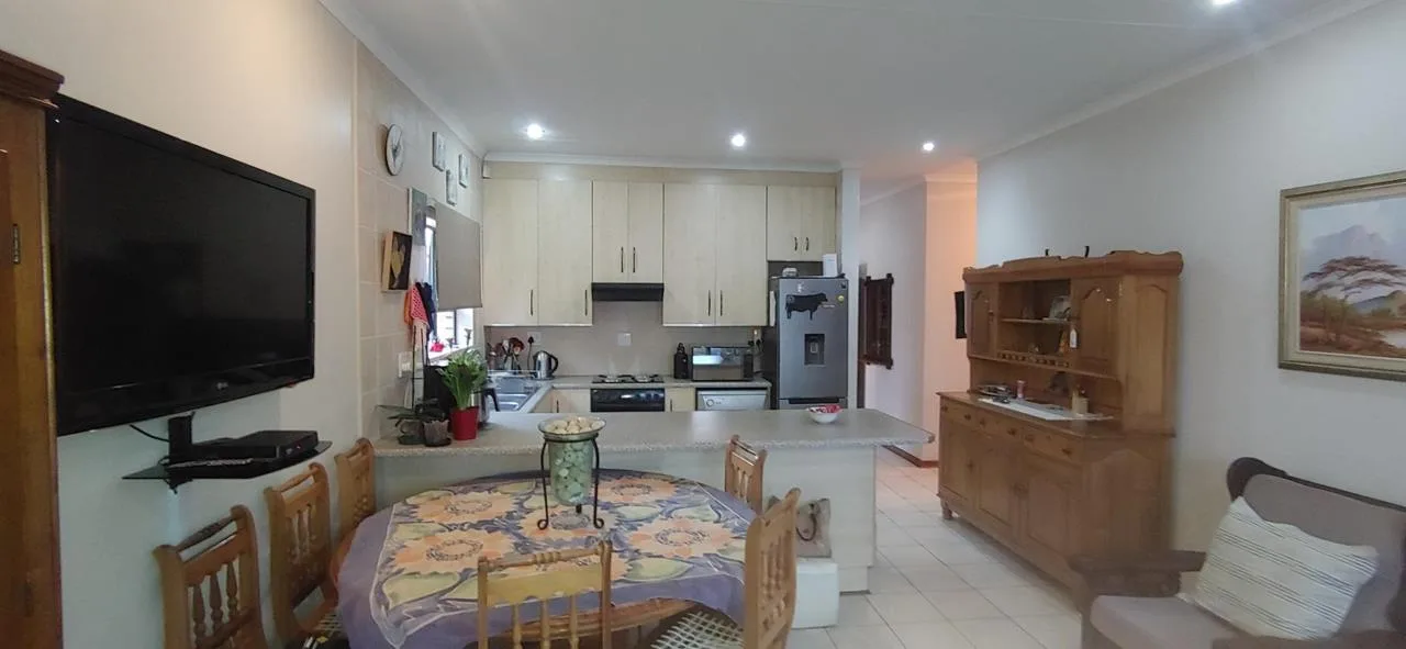 2 Bedroom Townhouse for sale in Rhodesdene