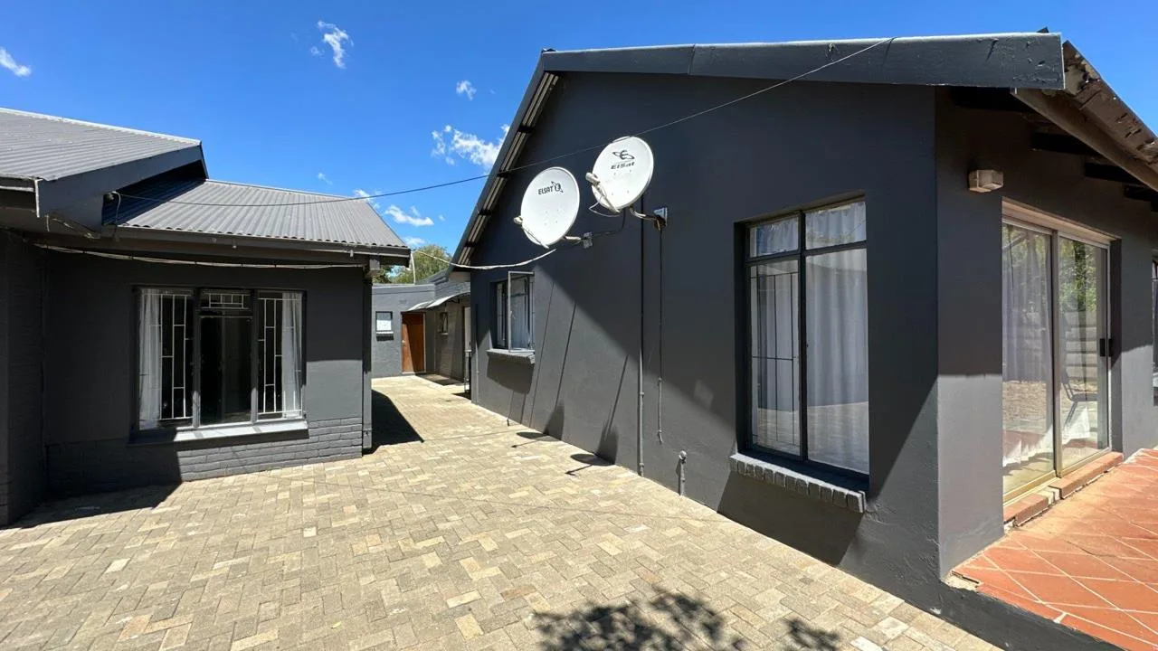 20 Bedroom House for sale in Universitas