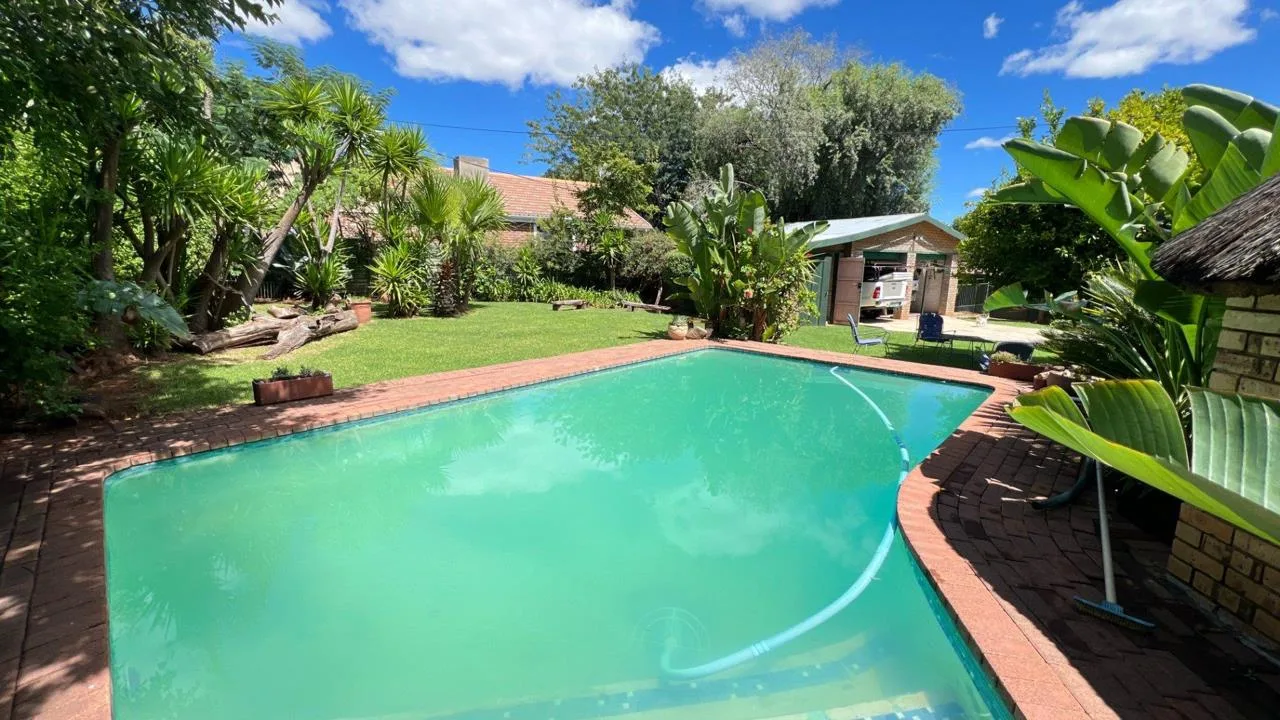 5 Bedroom House for sale in Langenhovenpark