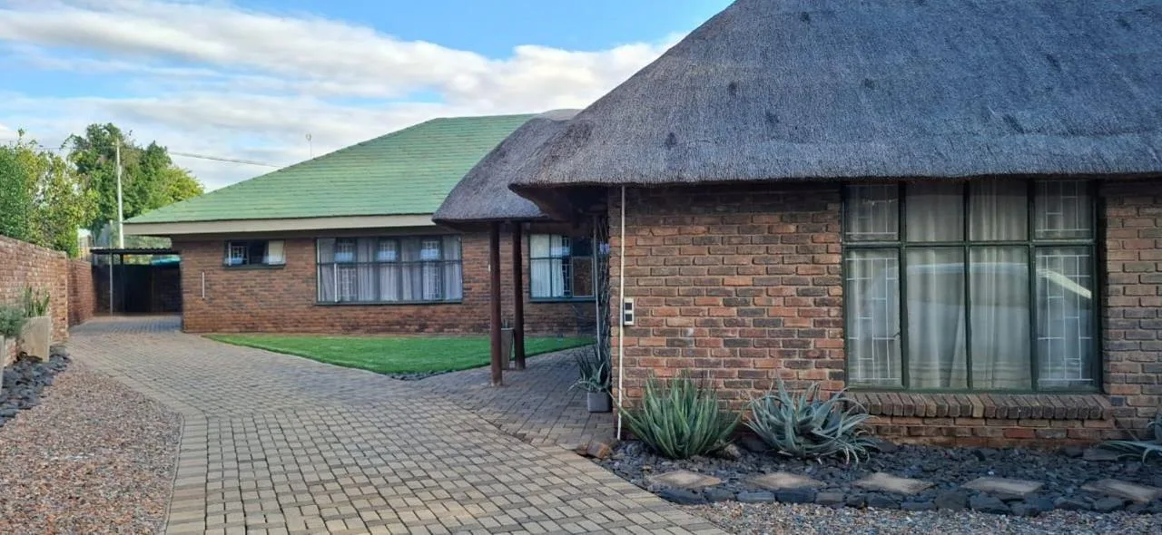 3 Bedroom House for sale in Sterpark