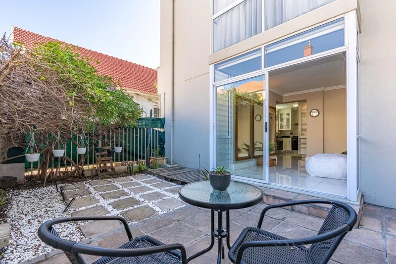 1 Bedroom Apartment / flat to rent in Three Anchor Bay