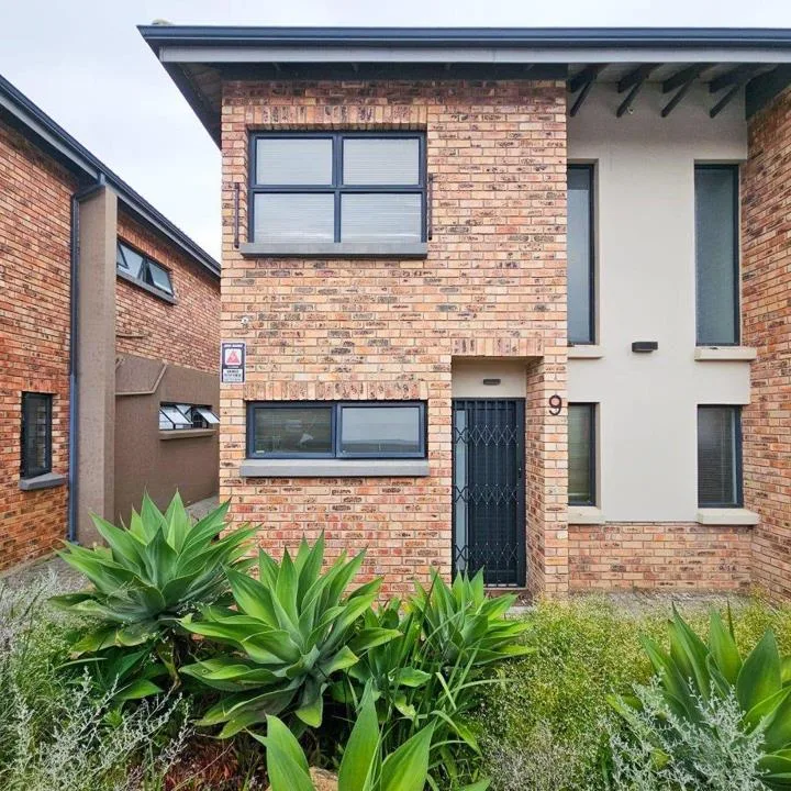 2 Bedroom Townhouse for sale in Gonubie