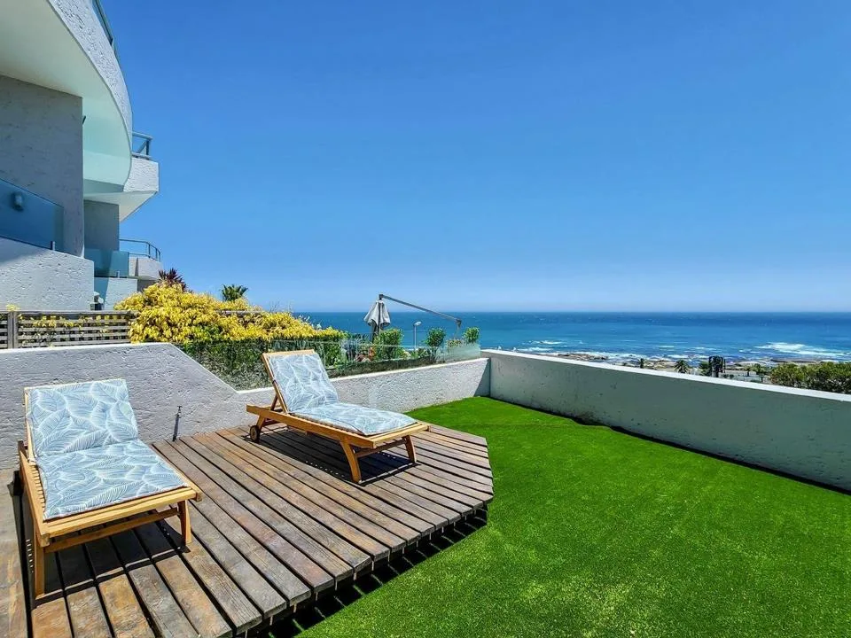 3 Bedroom Apartment / flat to rent in Clifton