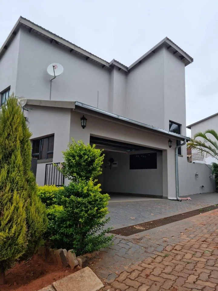 3 Bedroom Townhouse for sale in Tzangeni